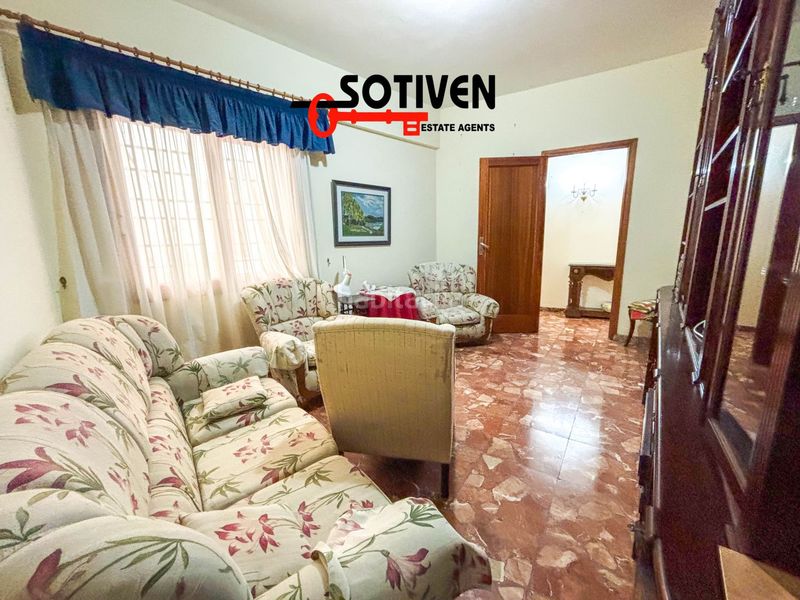 Foto f8d05722-5b43-421e-b129-03bbce0a1f95. Casa amb aparcament a Guía de Isora interior Guía de Isora