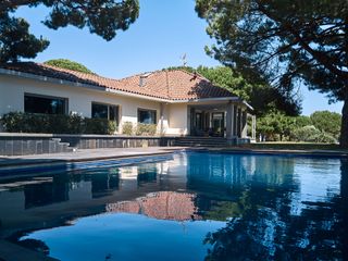 Chalet  Carrer rial navarra. Villa situada entre arenys de mar y caldes d'estrac