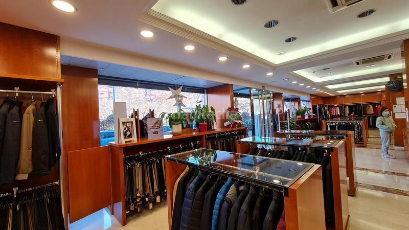 Foto c83e46dd-66c9-4d44-b738-b6c675b12f02. Alquiler local comercial local en alquiler en Joaquina Eguaras en Granada