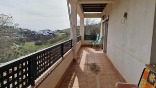 Appartement à Colomera. Piso amueblado y equipado seminuevo en colomera.