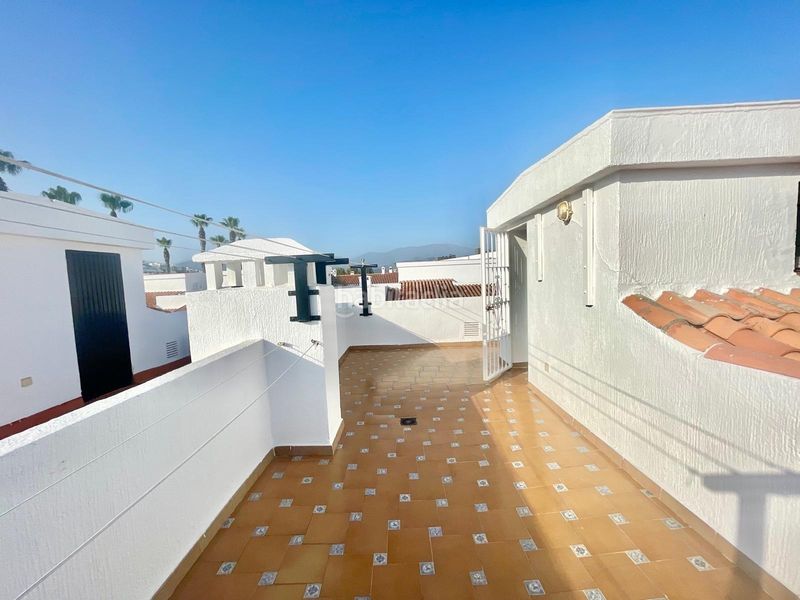 Foto ab322480-cef7-4257-9ae7-d84b2cca9e2a. Casa adossada amb calefacció aparcament piscina a Salobreña