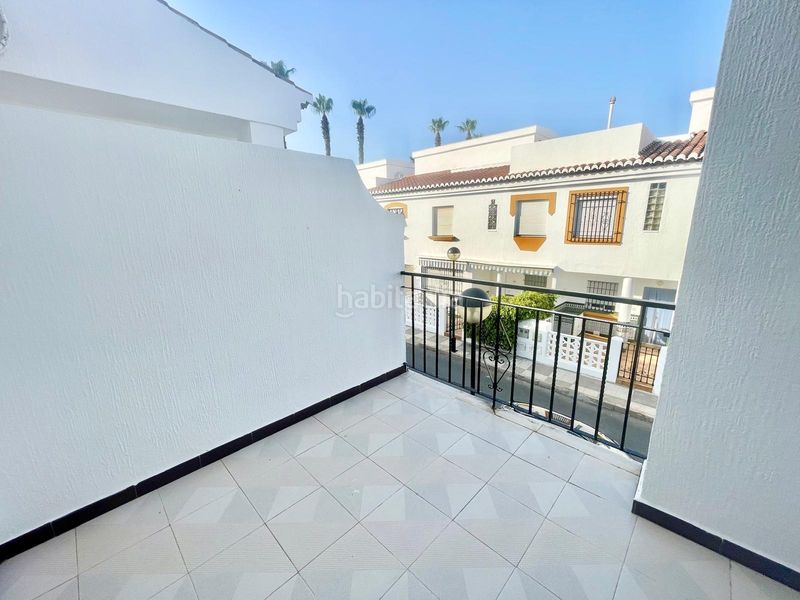 Foto dc8d6a0b-c112-429e-9713-0a7682b3088e. Casa adossada amb calefacció aparcament piscina a Salobreña