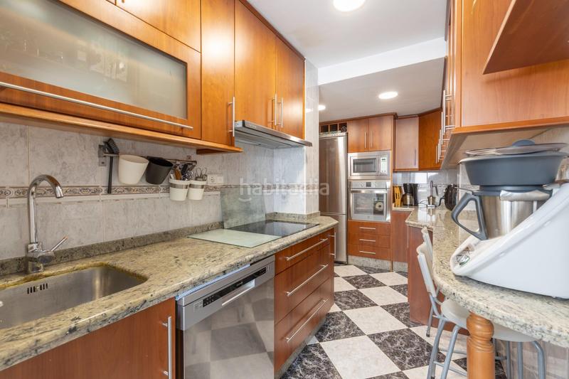 Foto 92d4a8d5-330d-403d-97f9-64a667d7aa21. Piso magnifico piso de tres habitaciones en una quinta planta con terraza, junto a universidades!!!!!! en Granada