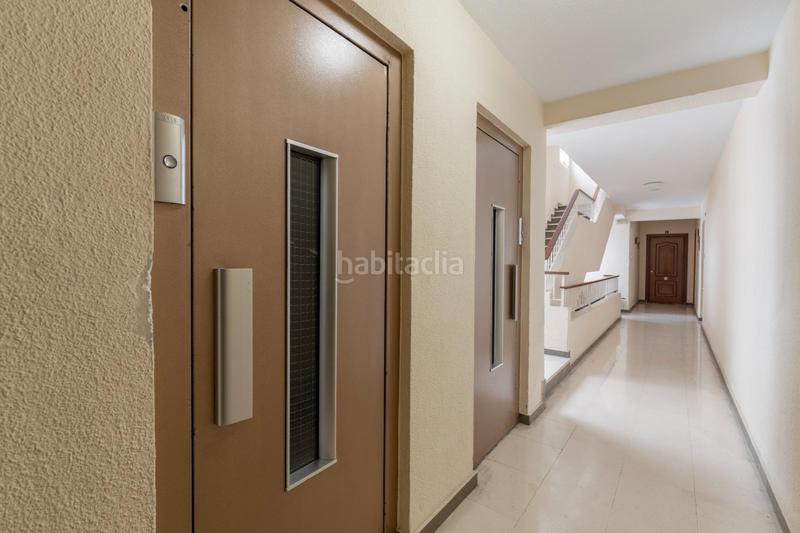Foto bda172c6-a76c-48e3-95a5-7106c26e19b9. Piso magnifico piso de tres habitaciones en una quinta planta con terraza, junto a universidades!!!!!! en Granada