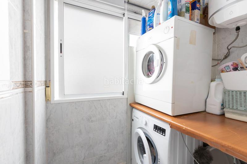 Foto c7d42722-6a00-4d7d-a0c6-0e9070578c4a. Piso magnifico piso de tres habitaciones en una quinta planta con terraza, junto a universidades!!!!!! en Granada