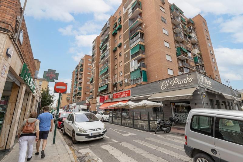 Foto f7de8c2a-ccb3-4e37-9a53-0ad3adc9243d. Piso magnifico piso de tres habitaciones en una quinta planta con terraza, junto a universidades!!!!!! en Granada