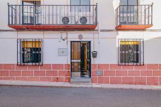 Maison jumelée  Calle de granada. Casa con patio y 7 dormitorios en el centro de alomartes  ideal