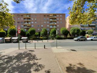 Local Comercial en Avenida JOAQUINA EGUARAS