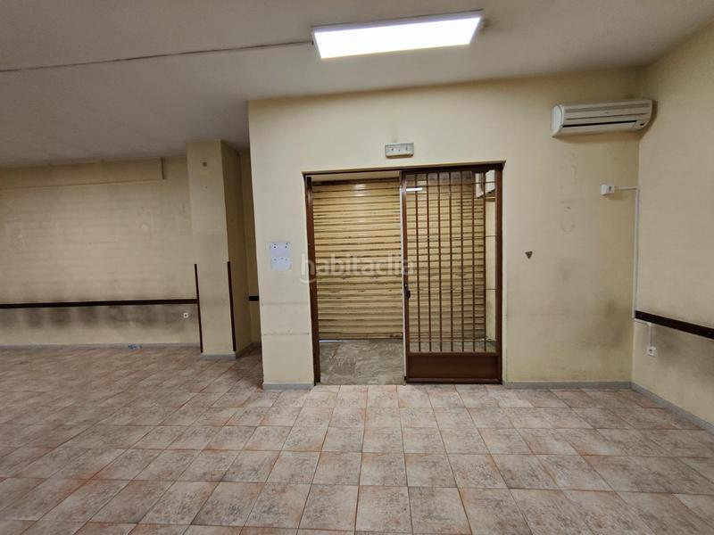 Foto 01d4cbfd-7f00-4d60-843c-d236759324a4. Lloguer local comercial a avenida Joaquina Eguaras a Granada