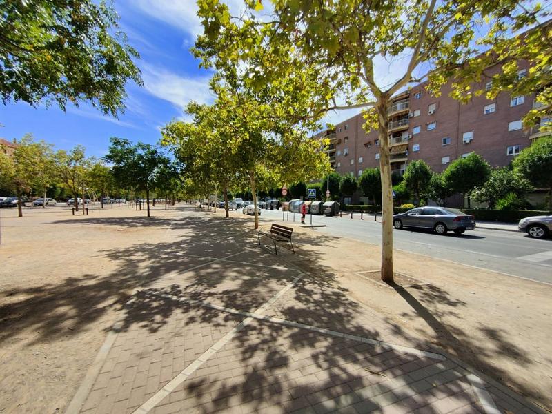 Foto 02b551c9-083f-48dd-a93f-ed9b3135b05a. Lloguer local comercial a avenida Joaquina Eguaras a Granada