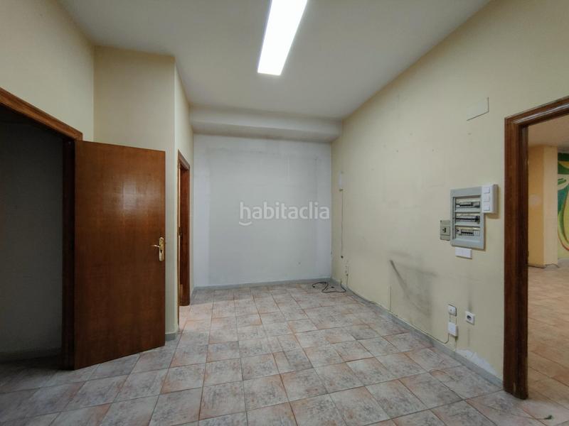Foto 23d2836b-ac74-469d-8566-5b76635d643d. Lloguer local comercial a avenida Joaquina Eguaras a Granada