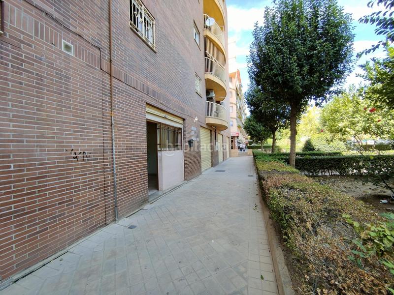 Foto 4b8f7a82-bcfa-4990-88a8-6c7392aac8df. Lloguer local comercial a avenida Joaquina Eguaras a Granada