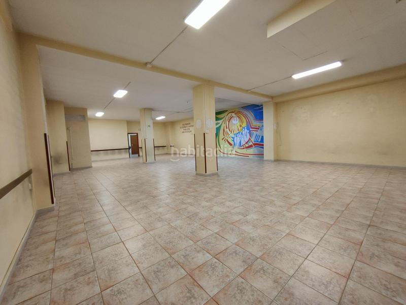 Foto 4f4b53a4-7923-431b-b388-6ef4eb03d521. Lloguer local comercial a avenida Joaquina Eguaras a Granada