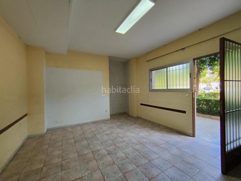 Foto b370ef03-4a2e-4930-95f9-afbd55f4506a. Lloguer local comercial a avenida Joaquina Eguaras a Granada