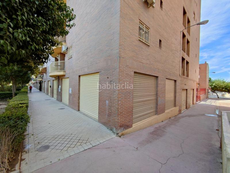 Foto d4bf7f2b-f9a4-4a72-9dc3-a0f3ebbba7c1. Lloguer local comercial a avenida Joaquina Eguaras a Granada