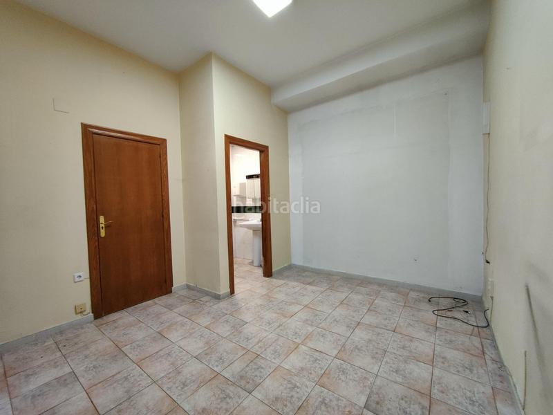 Foto ed2d274e-82df-4591-b1a7-ef031041aef1. Lloguer local comercial a avenida Joaquina Eguaras a Granada