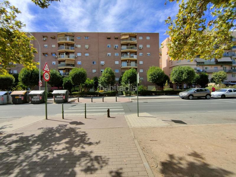 Foto 0fca0689-66ca-444d-9b17-d8b87ff26cbf. Rent business premise in avenida Joaquina Eguaras in Granada