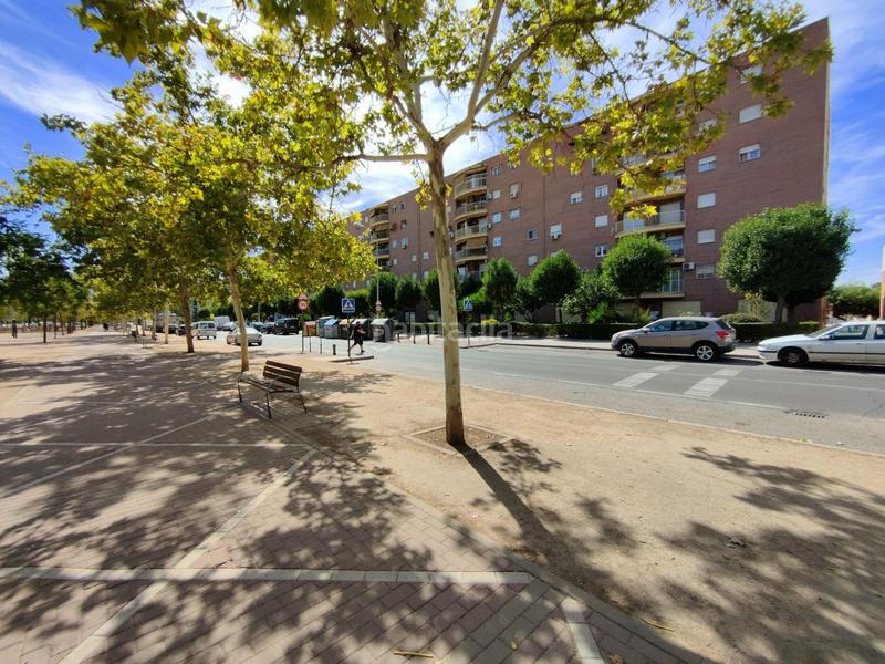 Foto 544d4ef4-15ac-40f6-980c-3ed635d2e5da. Rent business premise in avenida Joaquina Eguaras in Granada