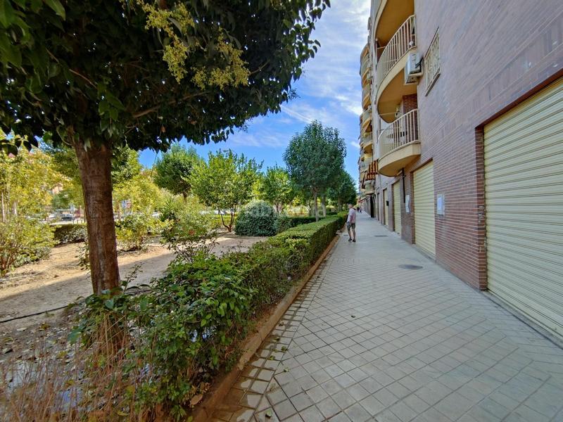 Foto a2bc7c31-e997-4e46-aec0-2f5bbeb5da43. Rent business premise in avenida Joaquina Eguaras in Granada