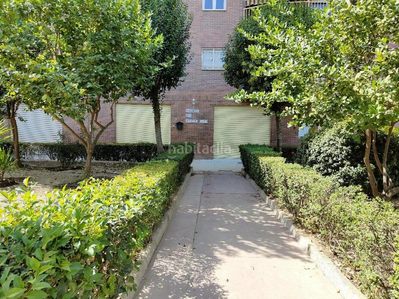 Foto a342ef4e-cbef-4054-91c0-6b77b9492ff9. Rent business premise in avenida Joaquina Eguaras in Granada