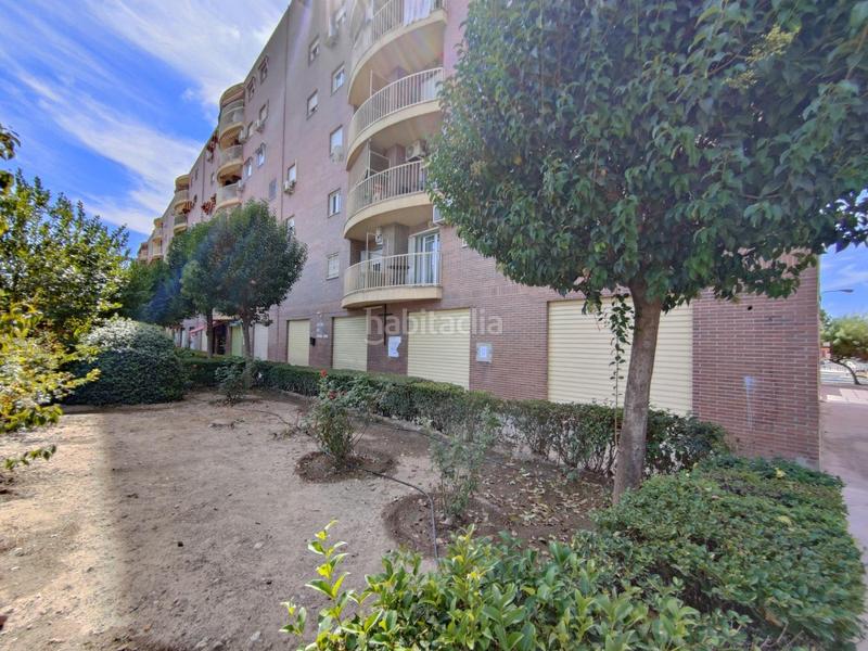 Foto b92faea1-b845-43bc-8d87-da51aa9ade3e. Rent business premise in avenida Joaquina Eguaras in Granada