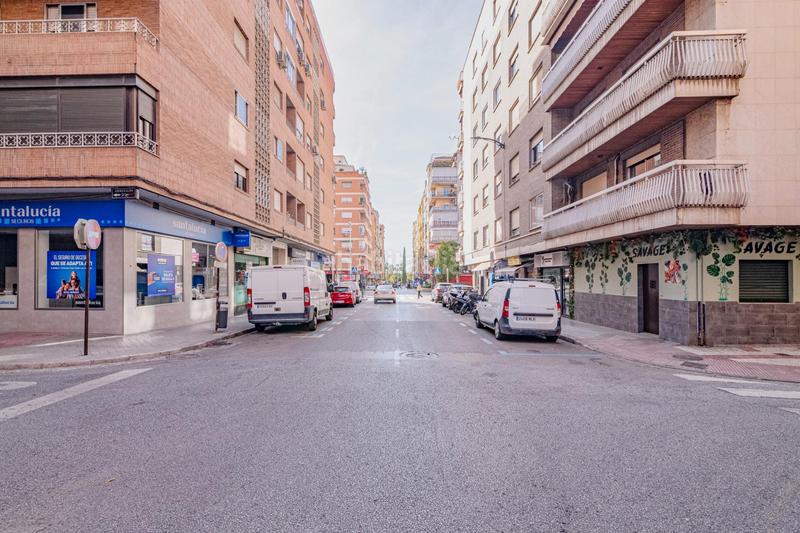 Foto 35f8bbd9-e494-4cec-a077-15a984c82a0d. Lloguer local comercial a Camino de Ronda Granada