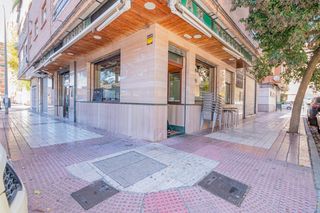 Traspàs Local Comercial  Calle salmón. Traspaso emblemático y conocido bar en la chana. granada.
