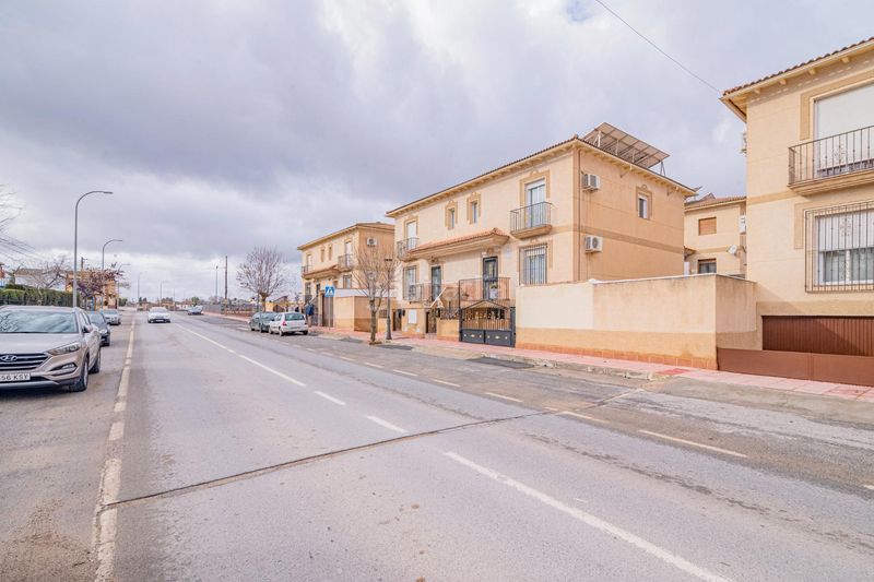 Foto d1ba5d32-852e-407d-8ce1-0987e0d7efdf. Casa aparellada a carretera illora 35 a Íllora