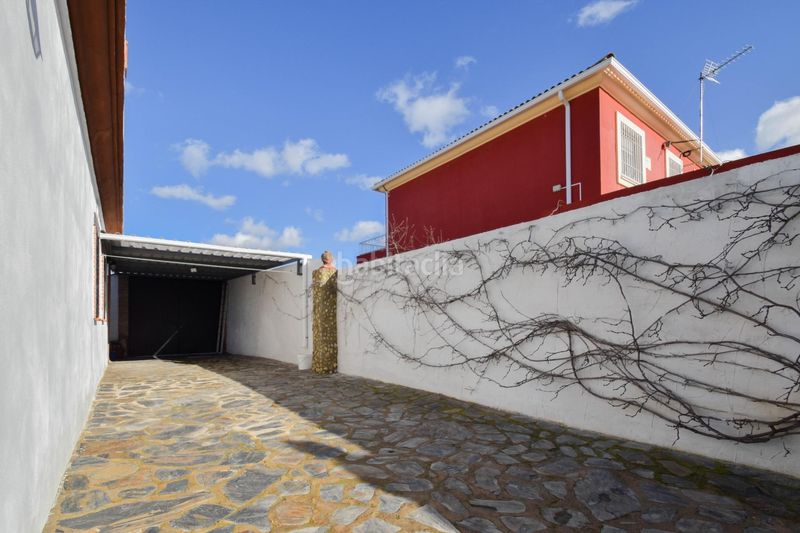 Foto bb48719e-d1f0-4404-8350-ae8ea0b05896. Casa amb aparcament a Atarfe