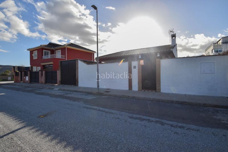 Foto f839c30d-c48d-4ca3-99f1-228f51eee40f. Casa amb aparcament a Atarfe