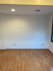 Locale commerciale in Vilobí d´Onyar. Local al centro de vilobí d'onyar