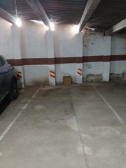 Affitto Posto auto in Vilobí d´Onyar. Alquiler de plaça de aparcamiento para coche mediano o moto