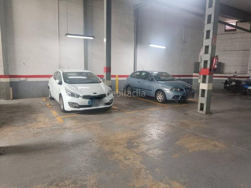 Foto aefdba94-14de-48ae-8998-2af81e654e6b. Parking coche se vende parking en centro Can Mariner increíble oportunidad ! en Santa Coloma de Gramenet