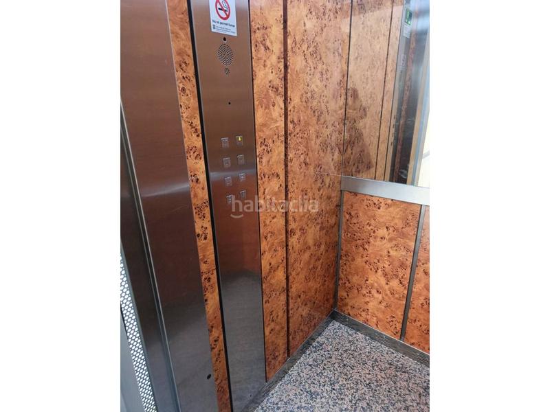 Foto c81b5591-f484-4dd6-b0e6-3f600e3e902d. Ático  con terraza y ascensor Santa Rosa. en Santa Coloma de Gramenet