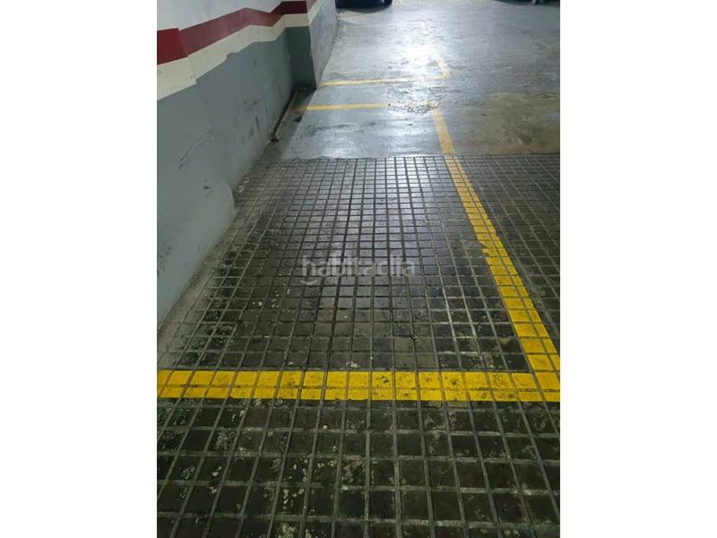 Foto 188b4548-f399-4060-a672-611fcc4979e9. Parking coche parking en el centro en Can Mariner Santa Coloma de Gramenet