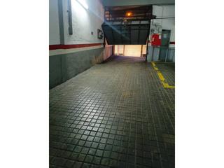 Car parking  Milà i fontanals. Parking en el centro