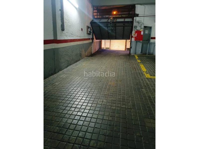Foto 3fd22273-336e-4465-a35e-f3102e8cb367. Parking coche parking en el centro en Can Mariner Santa Coloma de Gramenet