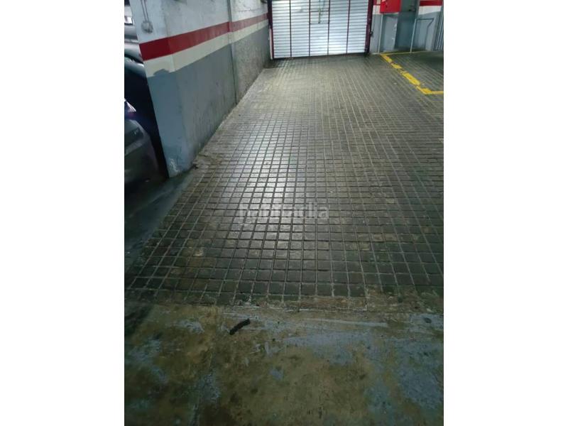 Foto c824b529-50a3-4a69-81dd-e29a9e3c6b2c. Parking coche parking en el centro en Can Mariner Santa Coloma de Gramenet
