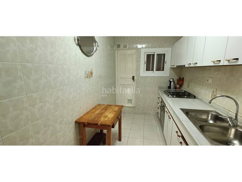 Foto 22399725-2848-48d2-b4df-dffe771c258d. Casa  en singuerlin en Guinardera Santa Coloma de Gramenet