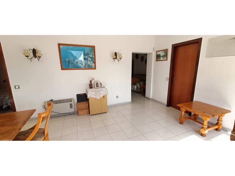 Foto 2343c87f-41e7-48f0-804d-6bae5f2863a4. Casa  en singuerlin en Guinardera Santa Coloma de Gramenet