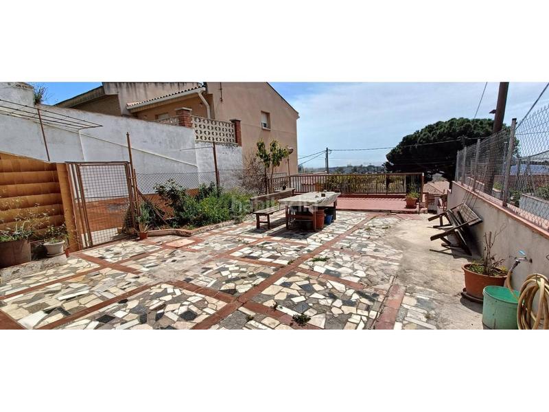 Foto 37f8e074-18be-4b91-a568-d2c5293241ba. Casa  en singuerlin en Guinardera Santa Coloma de Gramenet