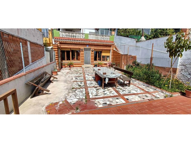 Foto 8e5c64d2-8cbf-4426-a571-8a88d538e723. Casa  en singuerlin en Guinardera Santa Coloma de Gramenet