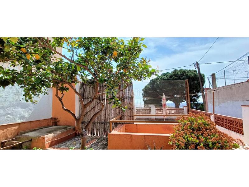 Foto 9789c3cb-7395-49f8-a943-8bc1d8b6c2bb. Casa  en singuerlin en Guinardera Santa Coloma de Gramenet