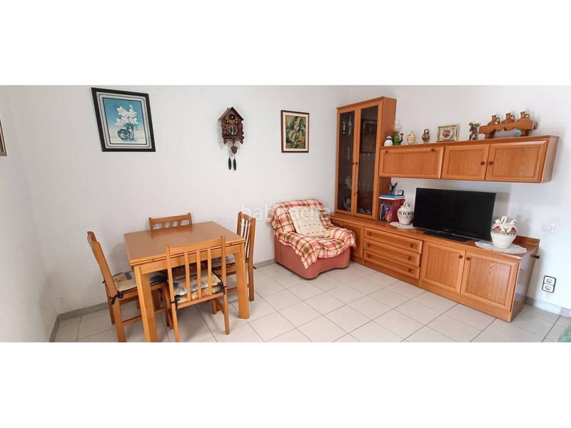 Foto b60f2bde-6c15-456a-bfef-ff8725544091. Casa  en singuerlin en Guinardera Santa Coloma de Gramenet