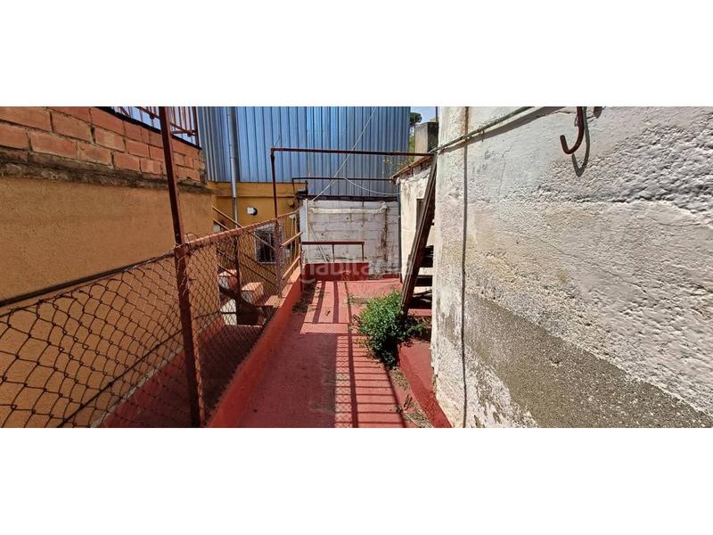 Foto bdd348e1-72ec-4b83-8b96-0d25617d2ee5. Casa  en singuerlin en Guinardera Santa Coloma de Gramenet