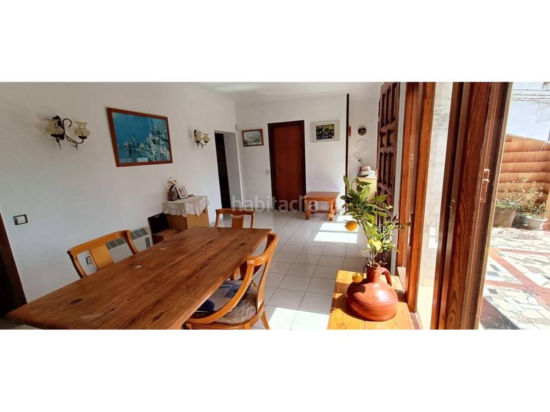 Foto df7771ff-eee3-4e59-8245-42402dd217a3. Casa  en singuerlin en Guinardera Santa Coloma de Gramenet