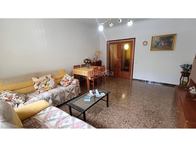 Foto 275fd3ff-8b8c-4cd1-a862-d7e7c11e8d06. Piso amplio y luminoso piso con impresionante terraza en zona residencial en Santa Coloma de Gramenet