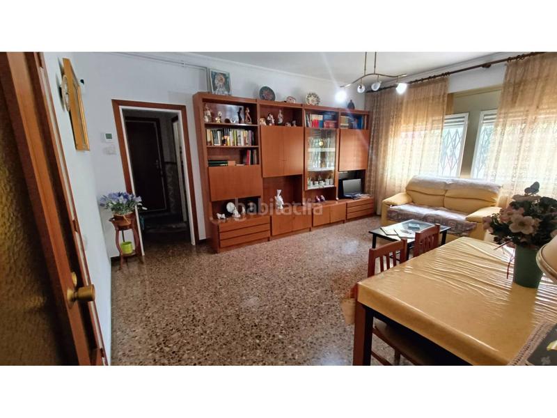 Foto c51a0b75-feff-4280-8308-7904a2888fd8. Piso amplio y luminoso piso con impresionante terraza en zona residencial en Santa Coloma de Gramenet