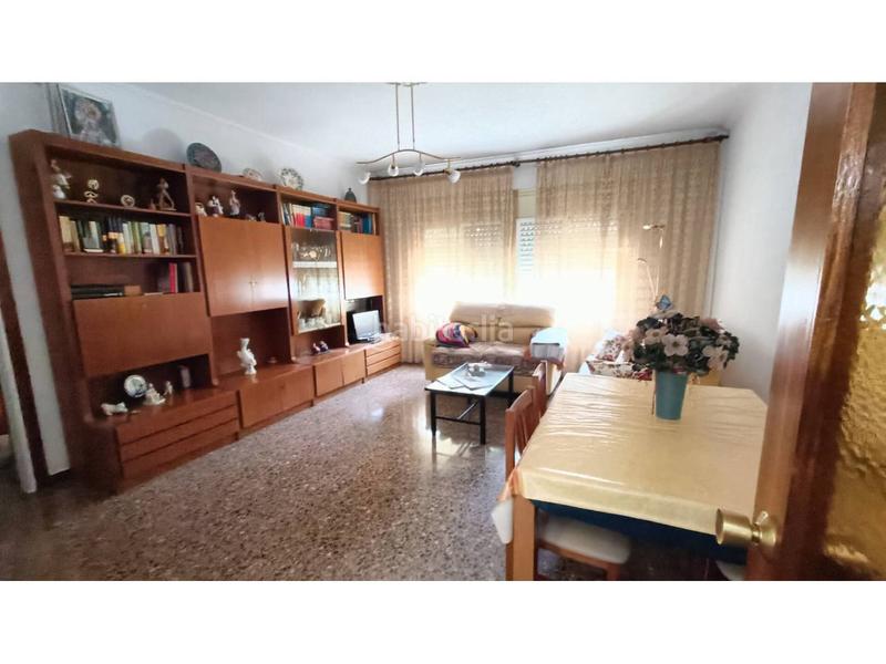 Foto f9633f53-6de2-43e2-850a-a1efe40b6b47. Piso amplio y luminoso piso con impresionante terraza en zona residencial en Santa Coloma de Gramenet