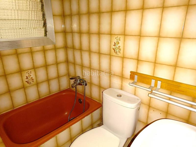 Foto 635b7976-340a-48d6-a796-787d1b7a9628. Piso  con gran potencial en el centro ! en Riu Sud Santa Coloma de Gramenet